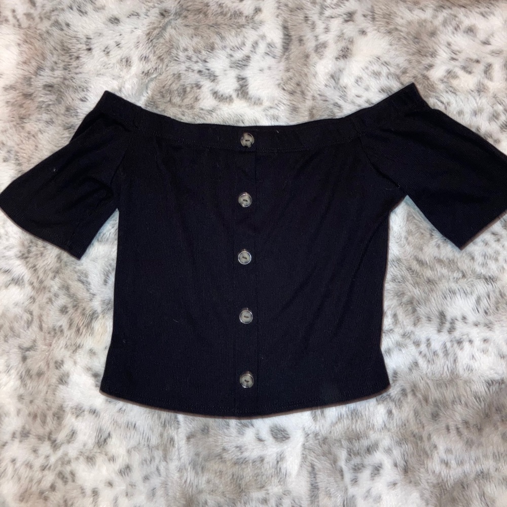 Black cropped off the shoulder